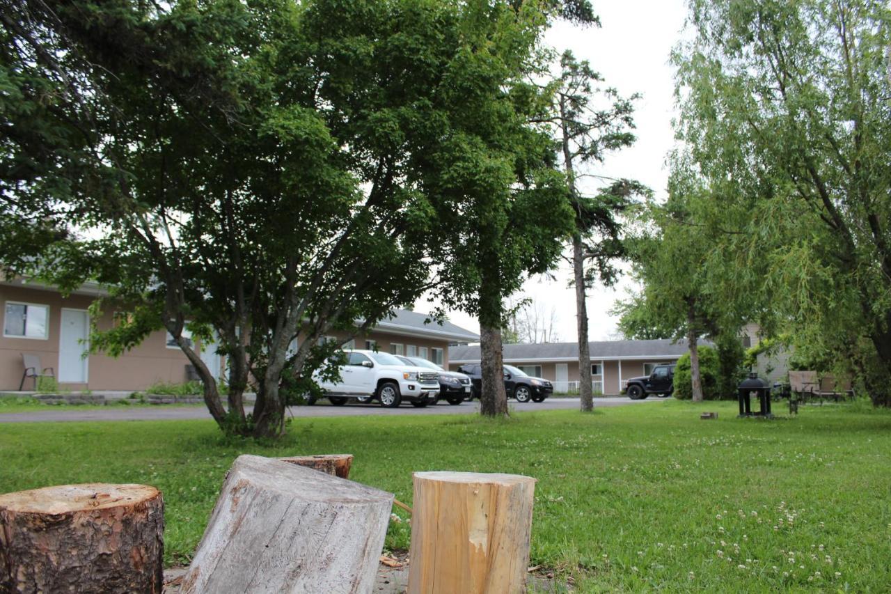 Hotel Le Marigot à Vaudreuil-Dorion Extérieur photo